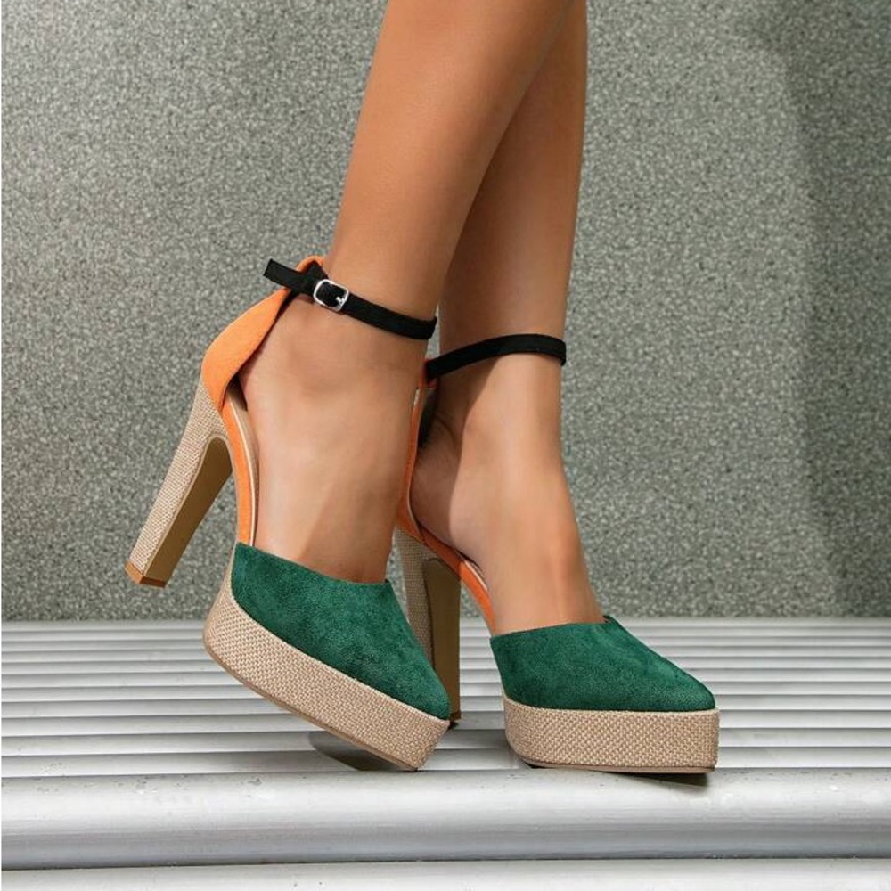 Chunky Heels - Picture 4 of 7